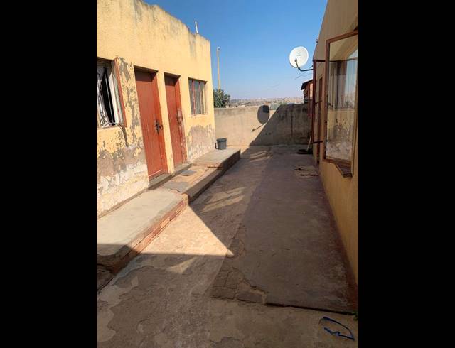 3 BEDROOM HOUSE FOR SALE IN ISIPHETWENI